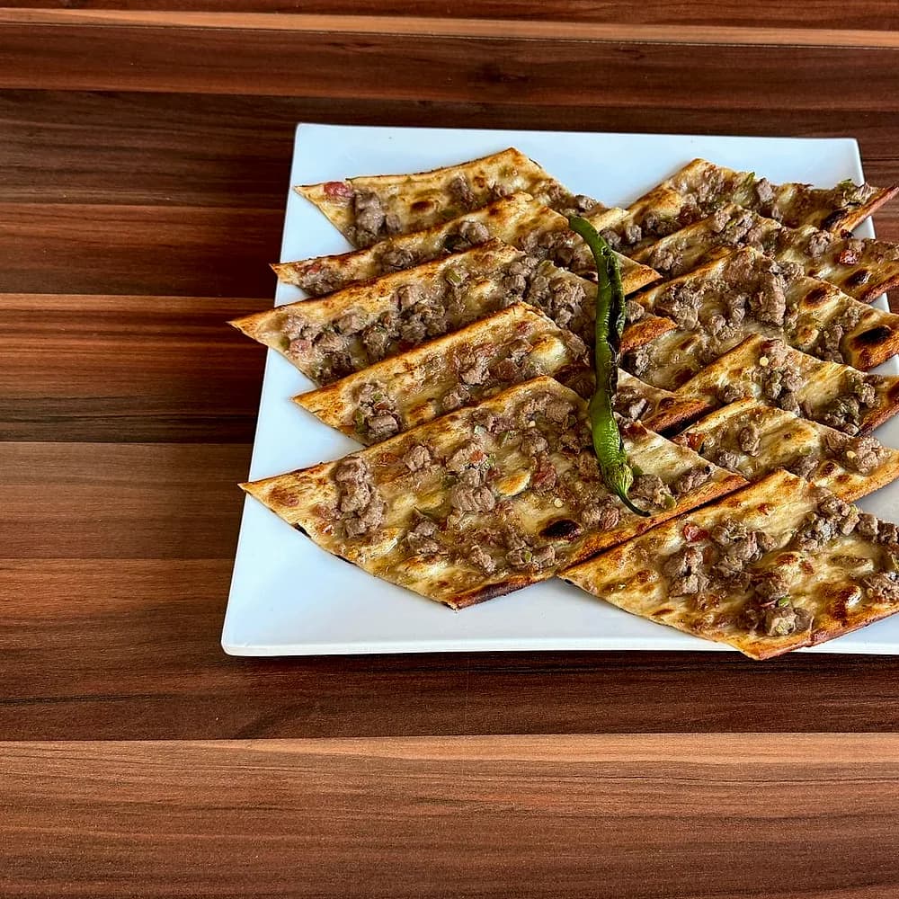 Kavurmalı Pide